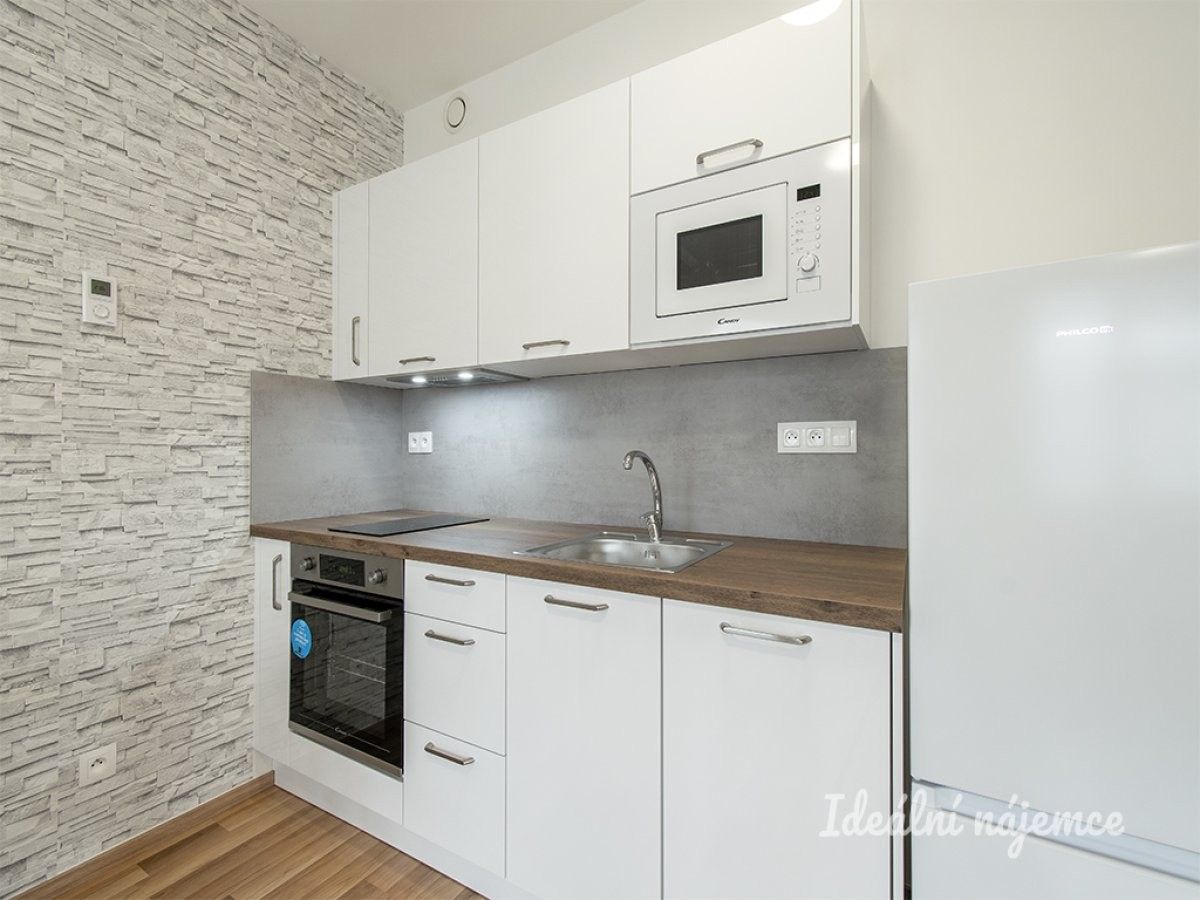 Pronájem byt 1+kk - Ke kříži, Praha, 33 m²