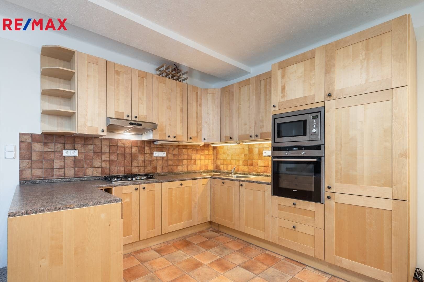 3+kk, Přístavní, Praha, 74 m²