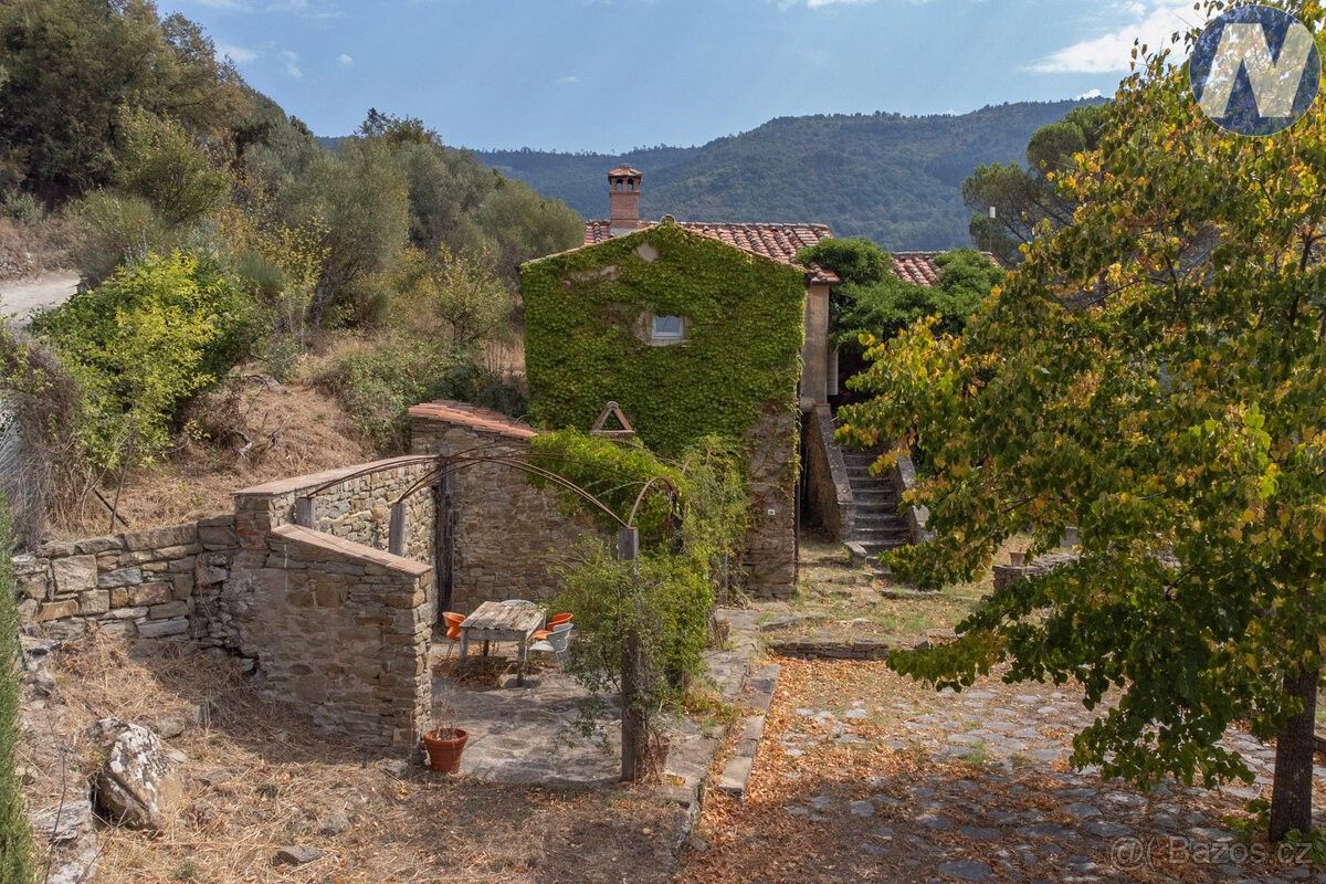 Rodinné domy, 987 66, Zahraničí