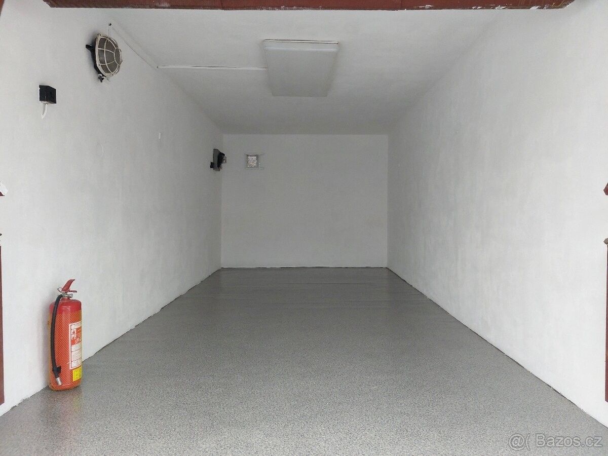Garáže, Praha, 190 00