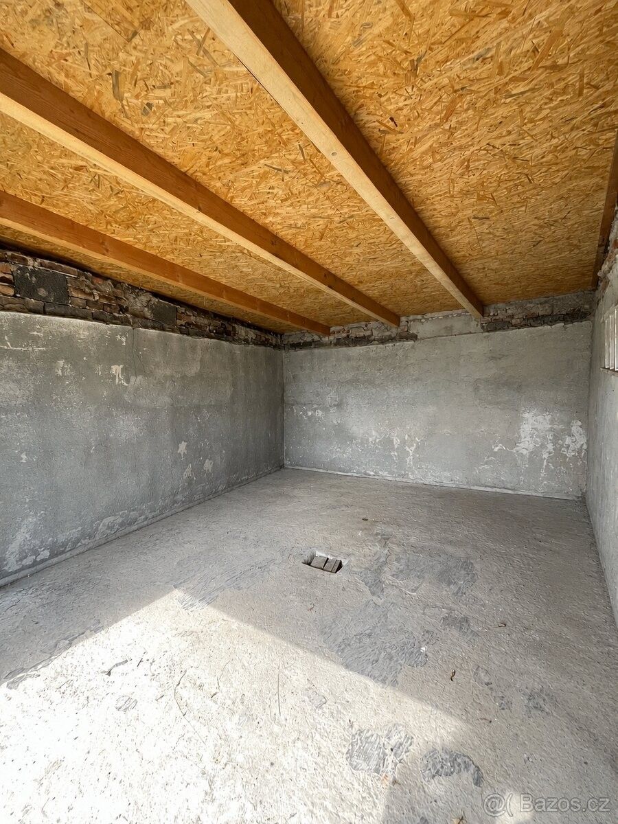 Garáže, Karviná, 733 01