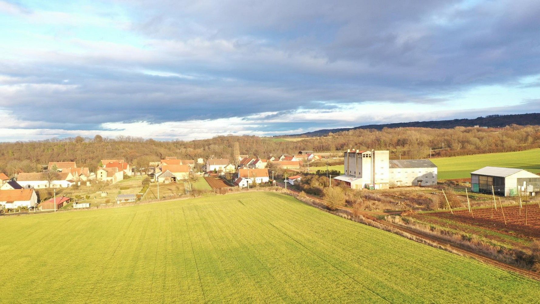 Pozemky pro bydlení, Liběšice - Líčkov, okres Louny - 2