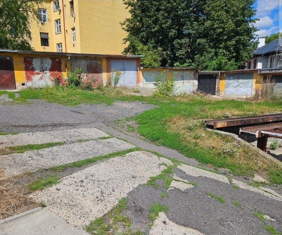 Garáže, Děčín, 405 02