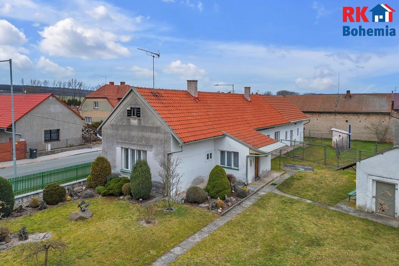 Rodinné domy, Opolany, 300 m²