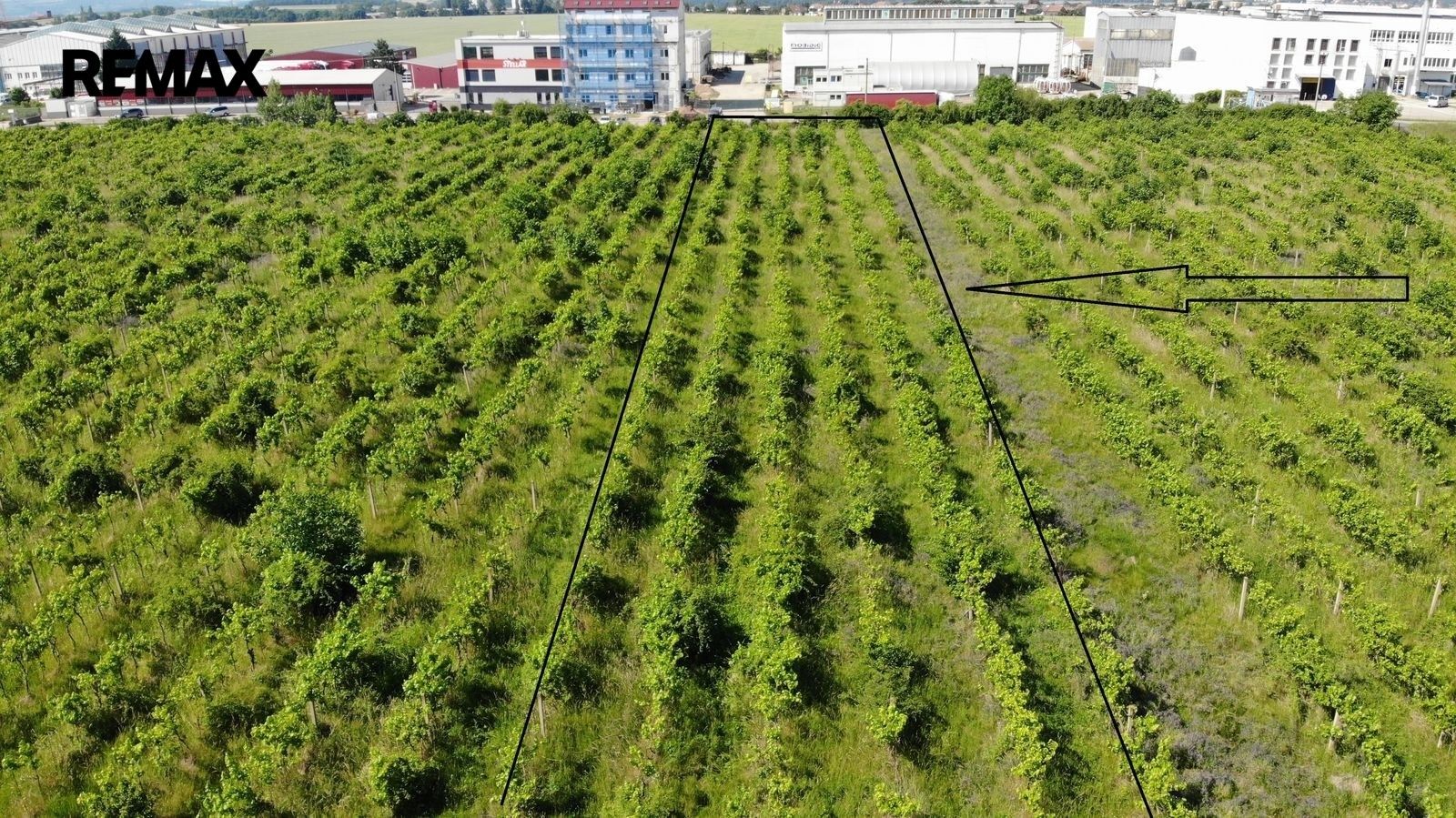 Komerční pozemek, 2 465 m²