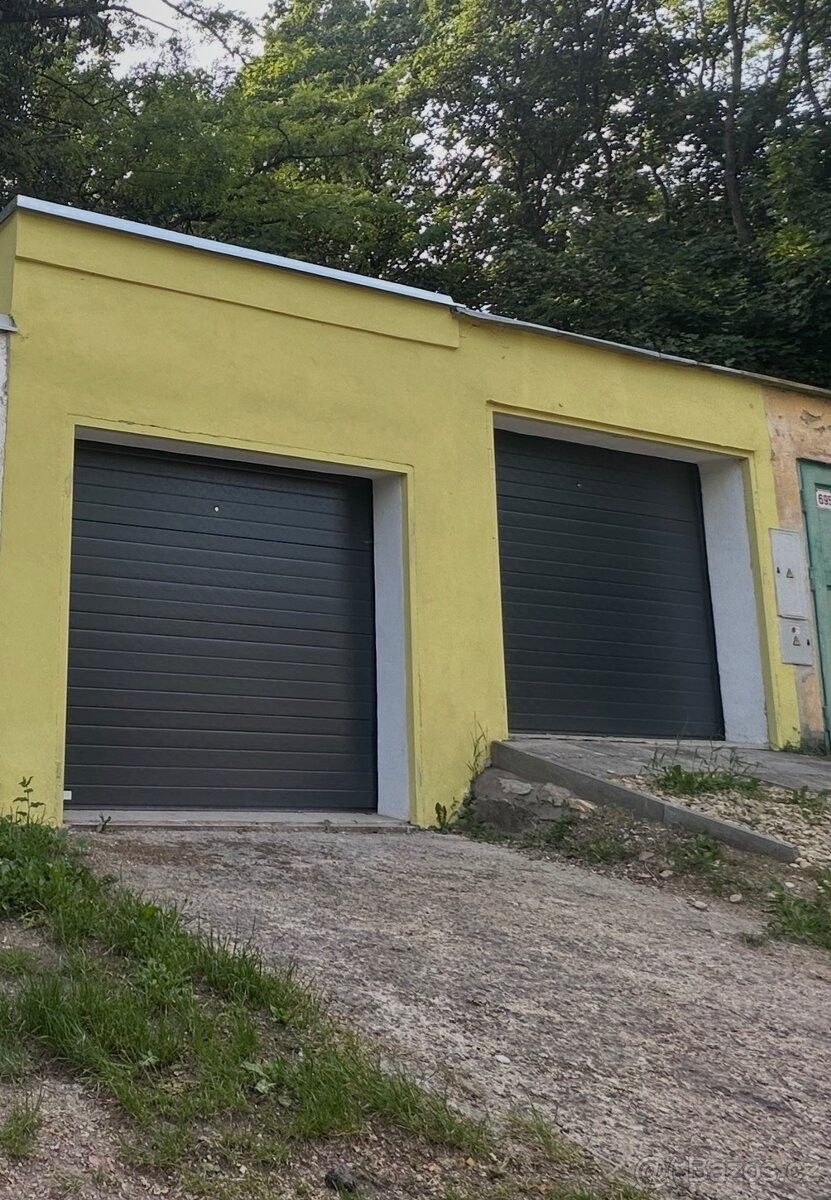 Garáže, Znojmo, 671 81