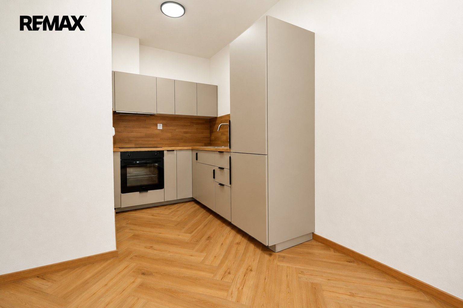 Pronájem byt 2+kk - Pelušková 1443, Praha Kyje, 38 m² - 5