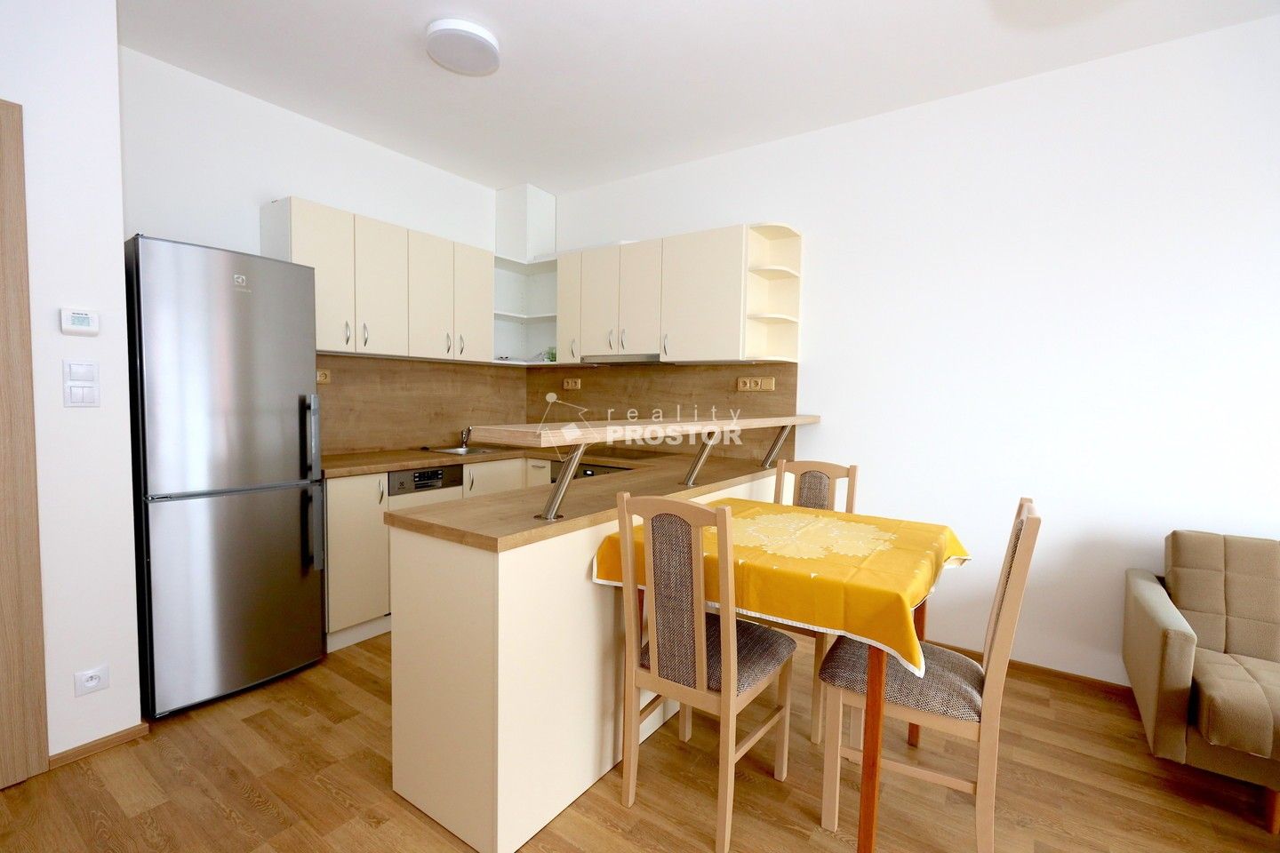 Pronájem byt 2+kk - Sazovická, Praha, 53 m²