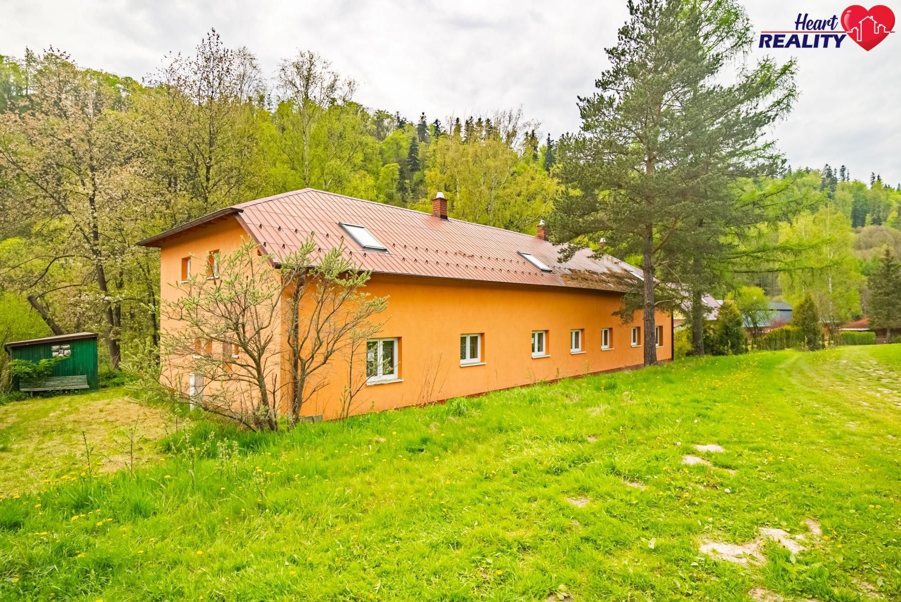 Chaty, Zálužné, Vítkov, 462 m²