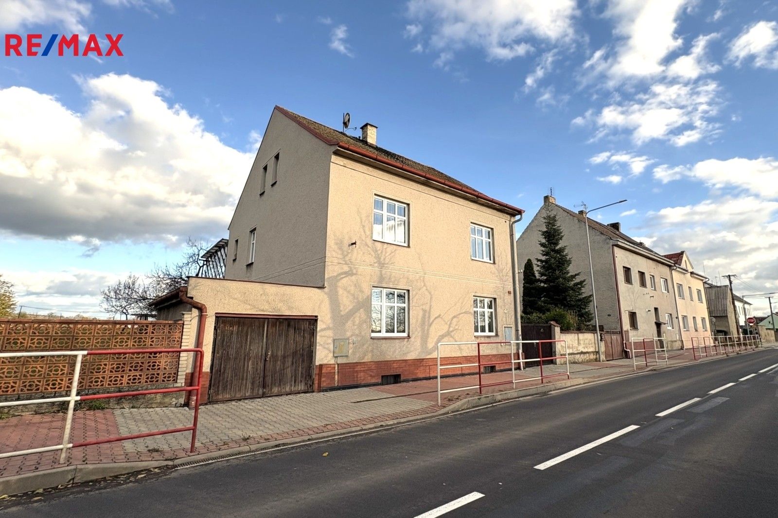Prodej rodinný dům - Pražská, Křešice, 383 m²