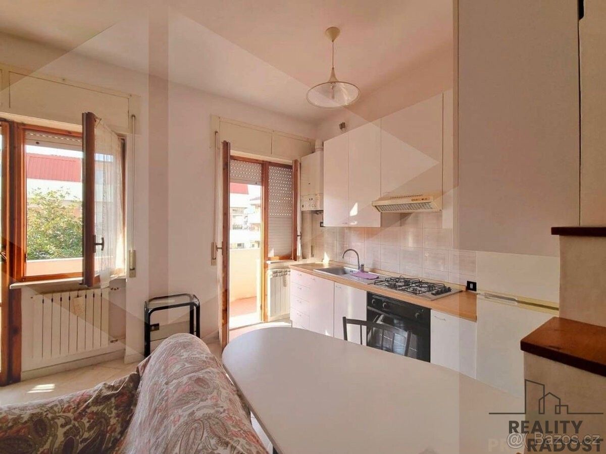 Byty, 987 66, Zahraničí