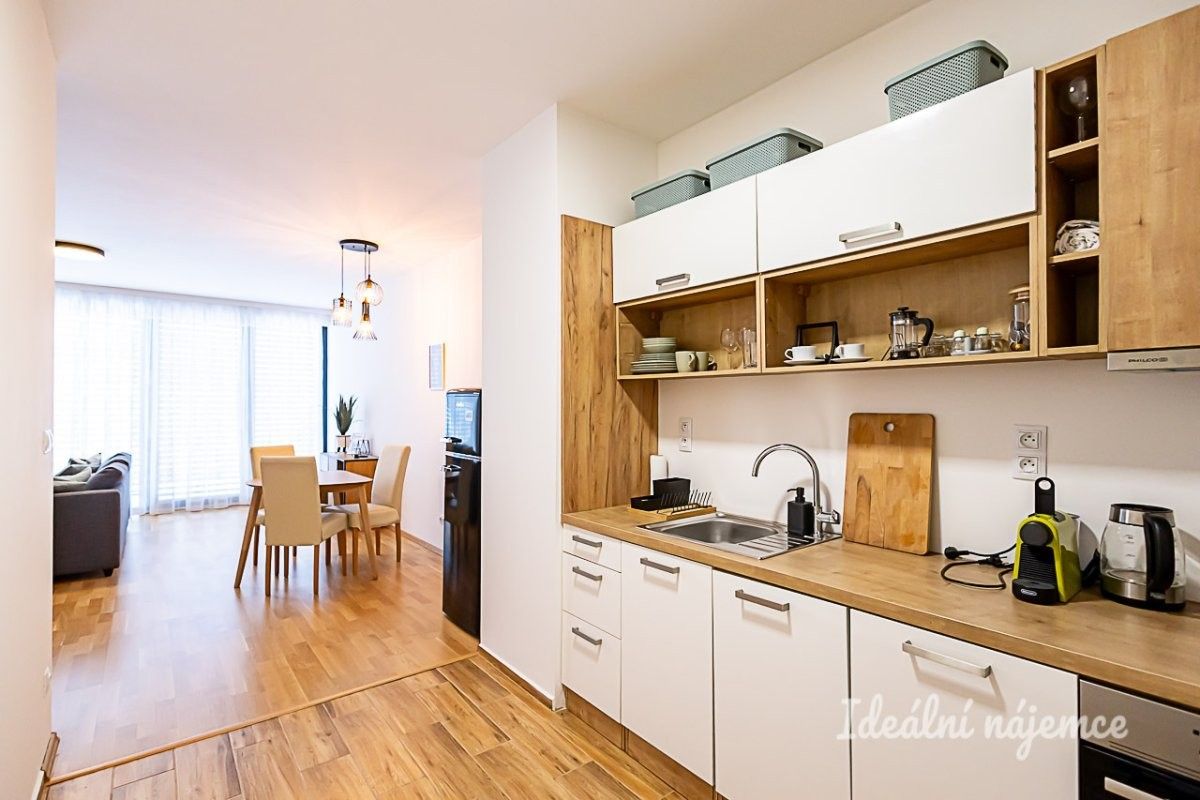 2+kk, Jinonická, Praha, 60 m²