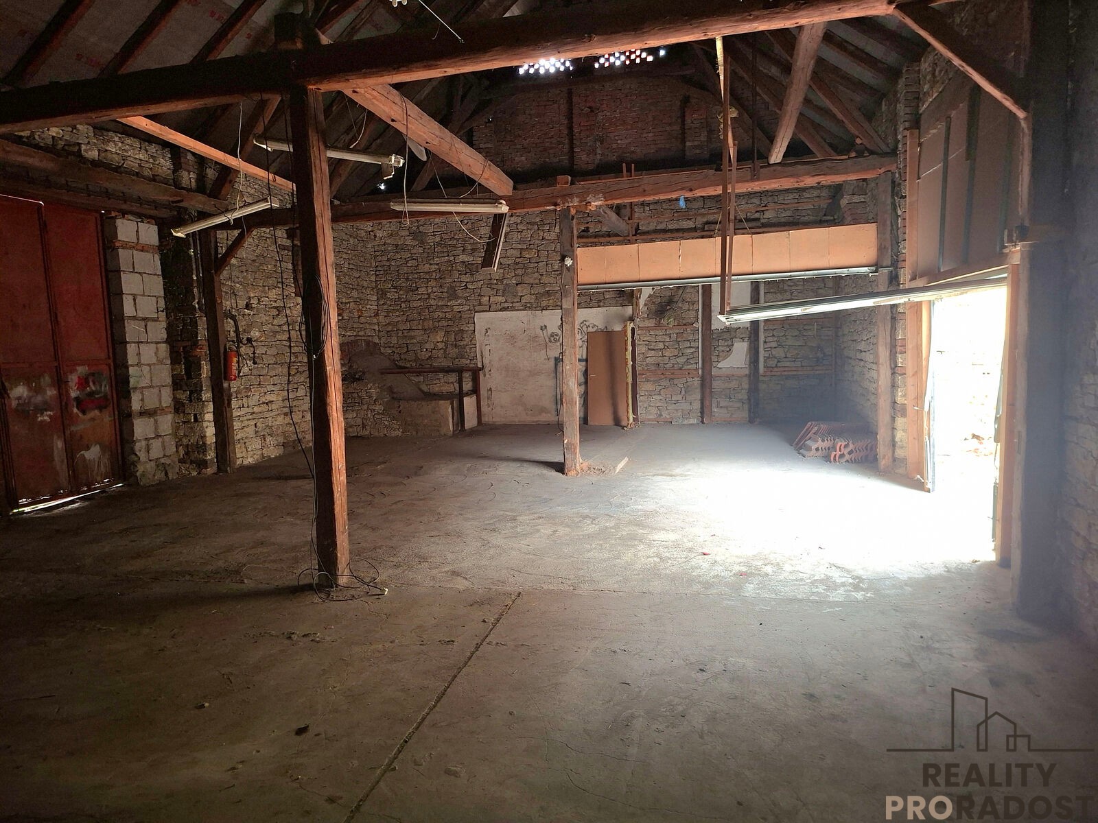 Sklad, 334 m²