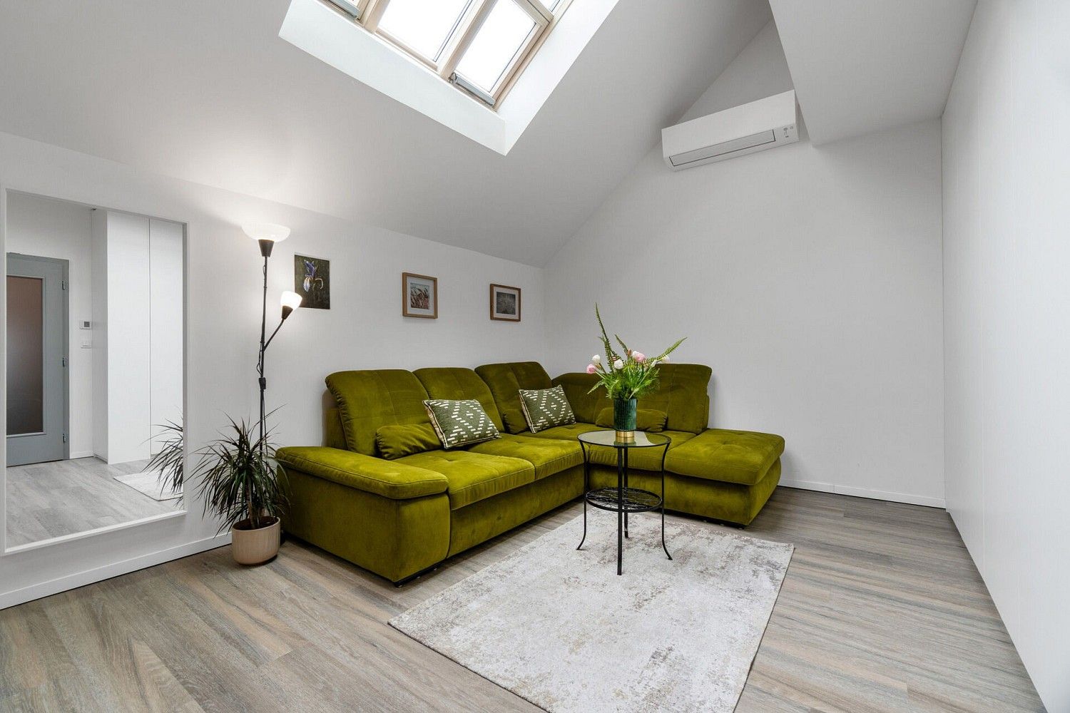 Prodej byt 1+kk - Praha - Karlín, okres Praha 8, Hlavní město Praha, 77 m² - 5