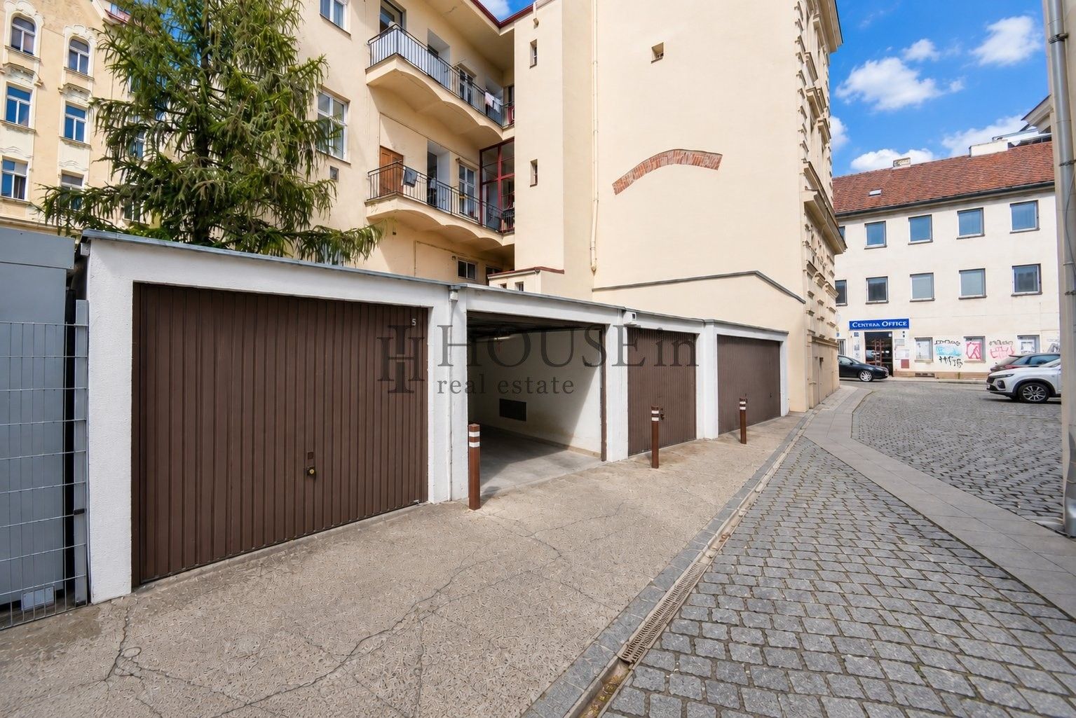 Garáž · 16 m² · Vyšehradská, Praha - 4