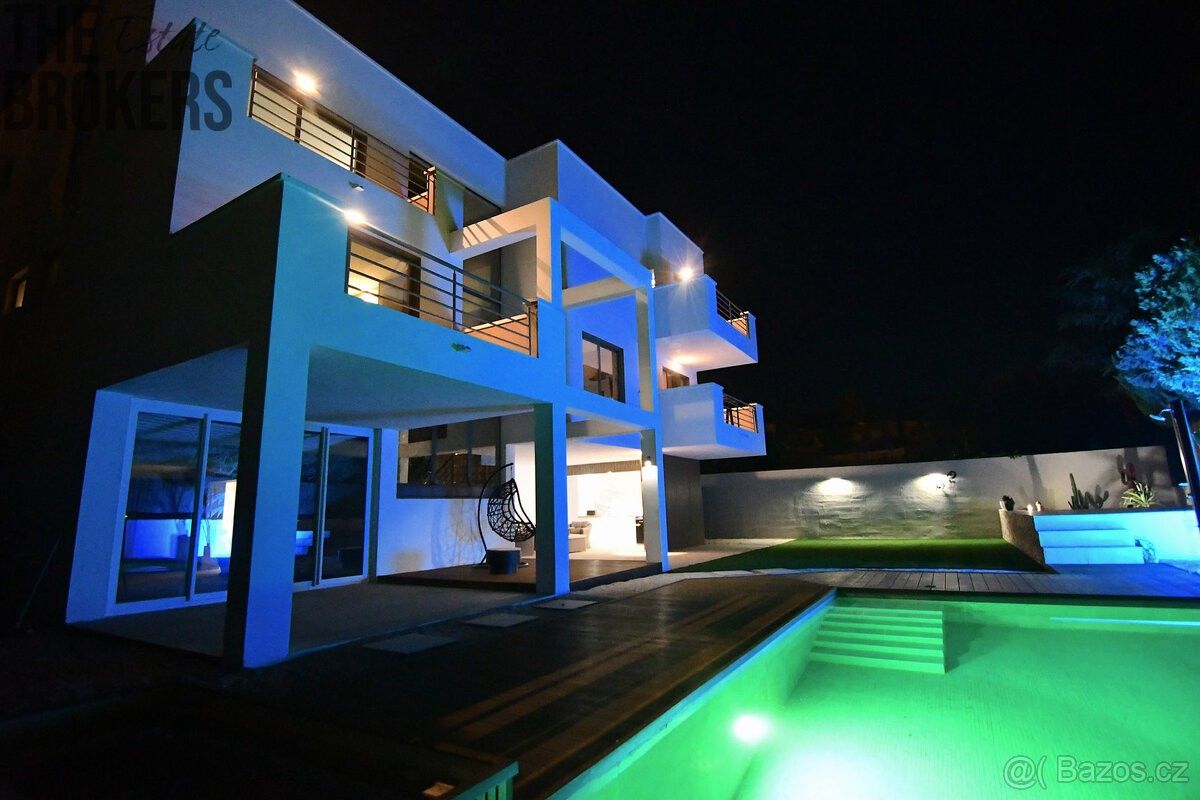 Rodinné domy, 987 66, Zahraničí