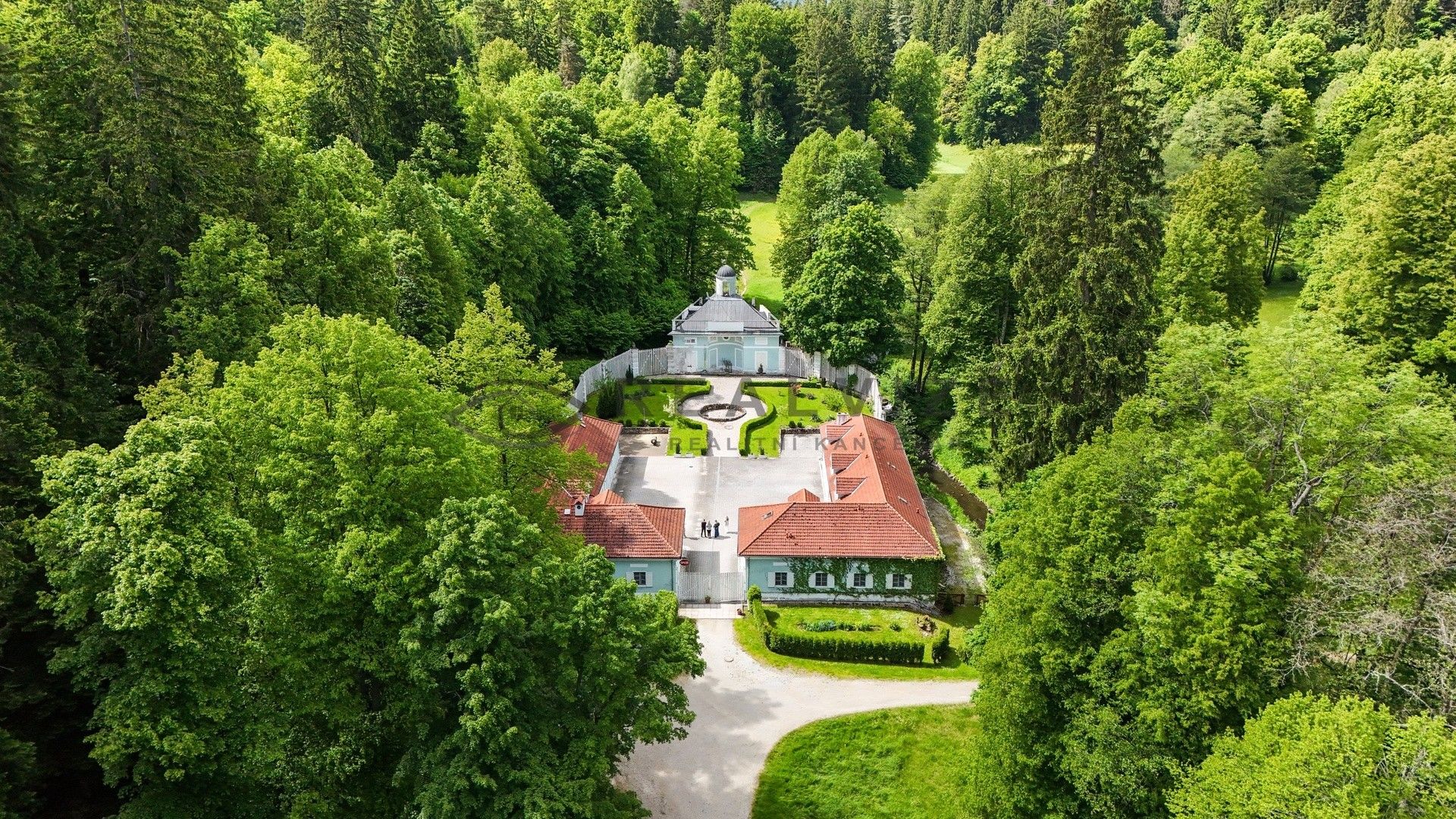 Ubytovací zařízení, Údolí, Nové Hrady, 880 m²