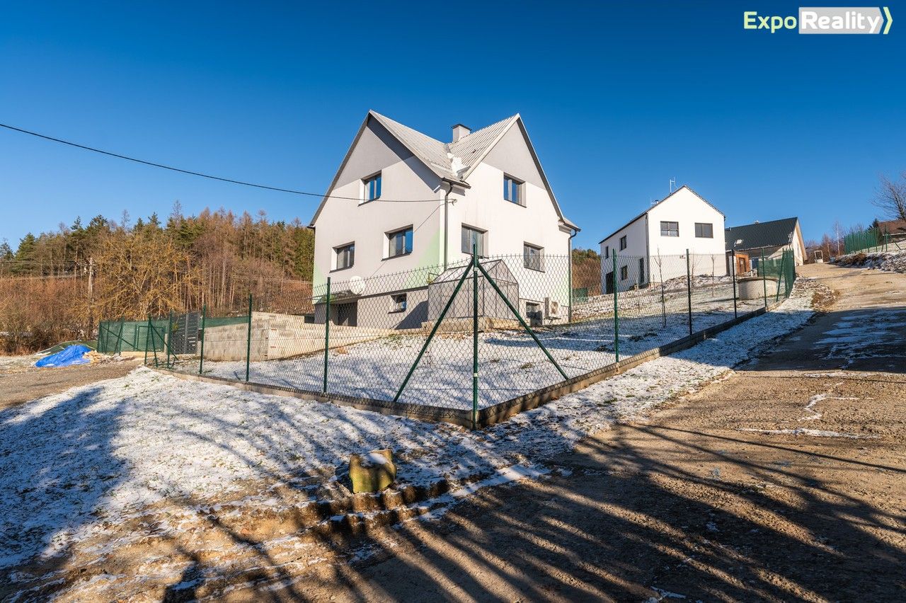 Prodej rodinný dům - Horní Lhota, 194 m²