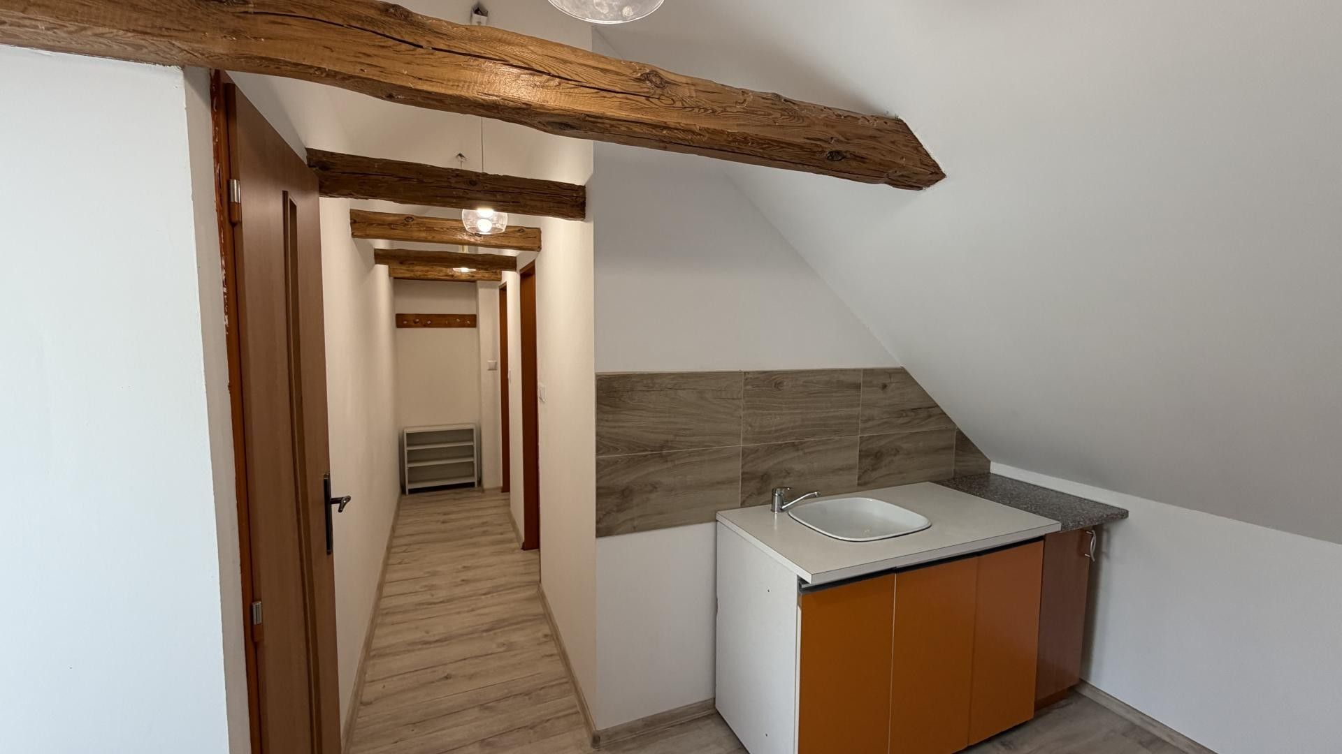 Pronájem byt 2+1 - Kochánky, 40 m² - 5