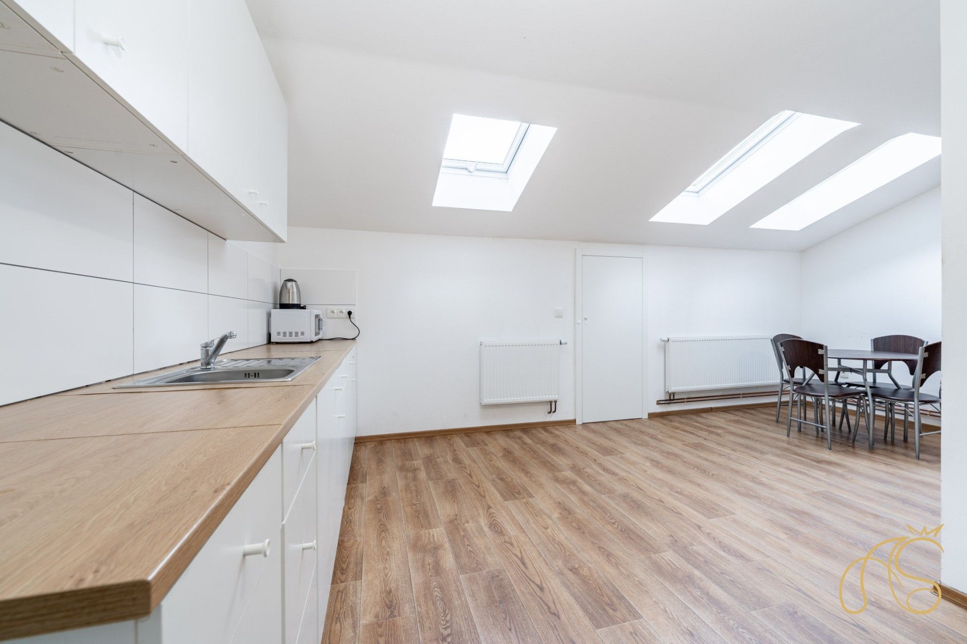 3+kk, nám. Sv. J. Nepomuckého, Studená, 117 m²