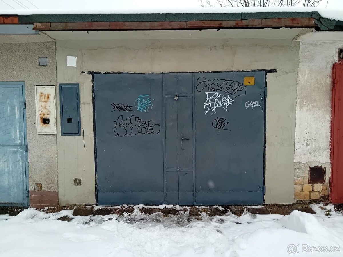 Garáže, Třinec, 739 61