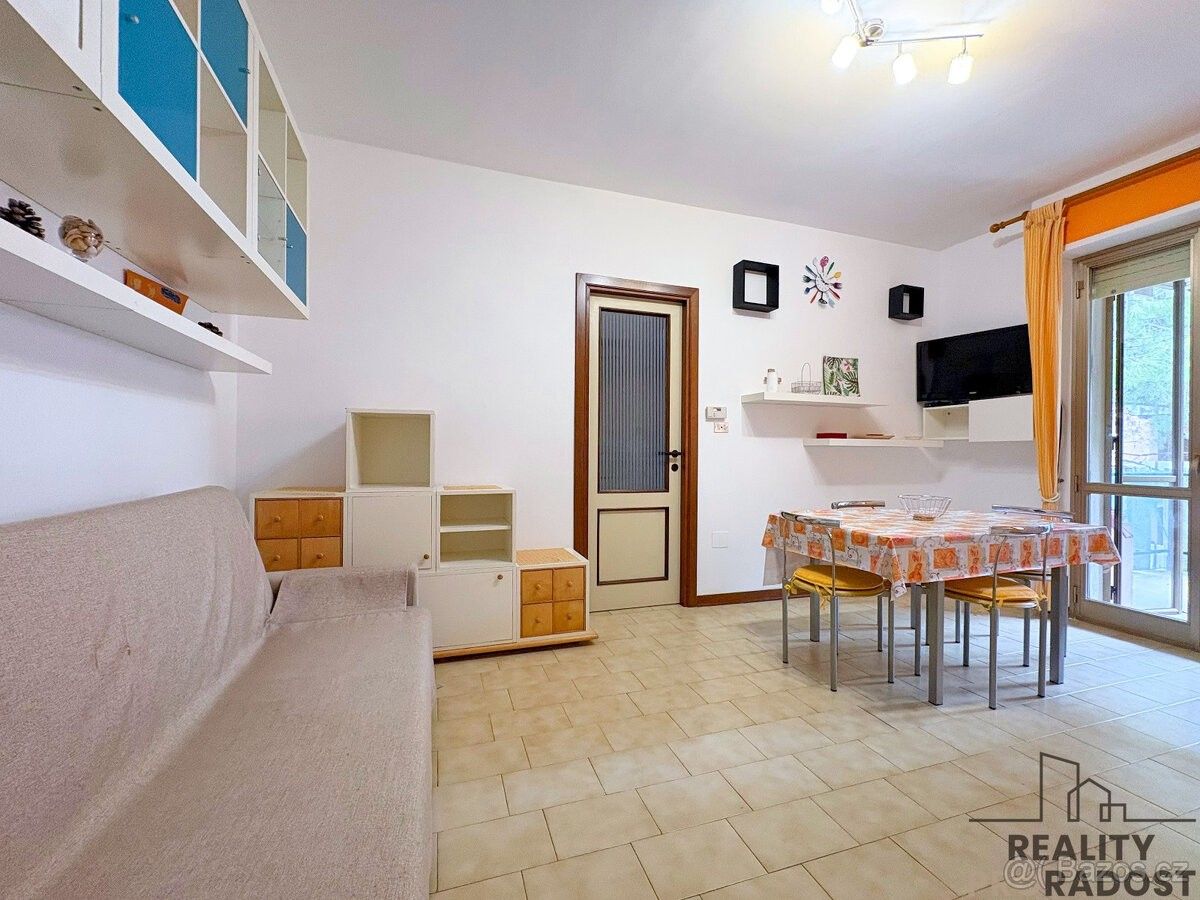 Byty, 987 66, Zahraničí