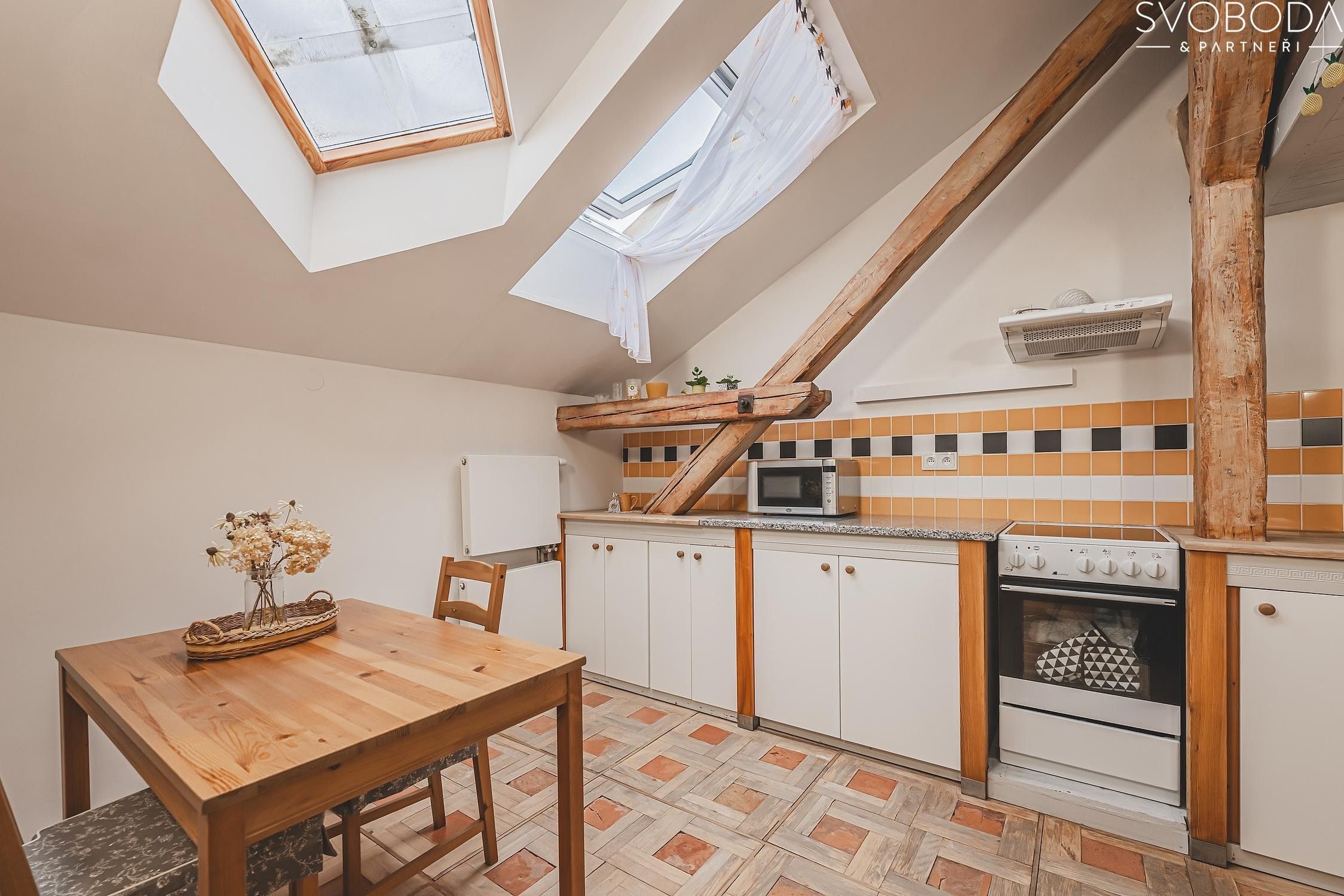 Prodej byt 3+kk - Komenského, Hradec Králové, 53 m²