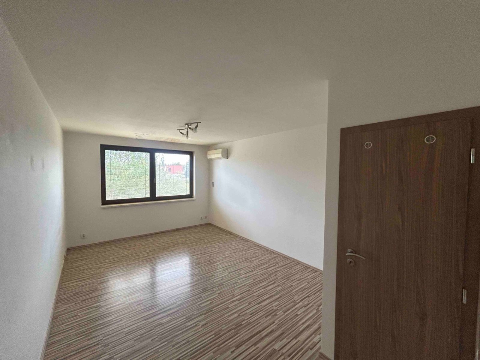 Prodej byt 3+kk - U Výstavby, Praha - Dolní Měcholupy, 85 m² - 5