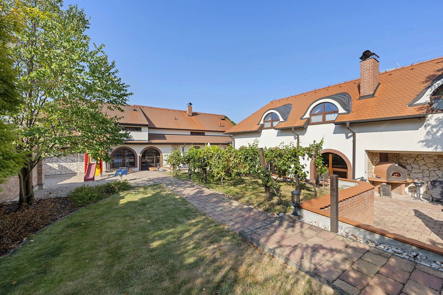 Ubytovací zařízení, Hustopeče, okres Břeclav, Jihomoravský kraj, 1 000 m² - 2