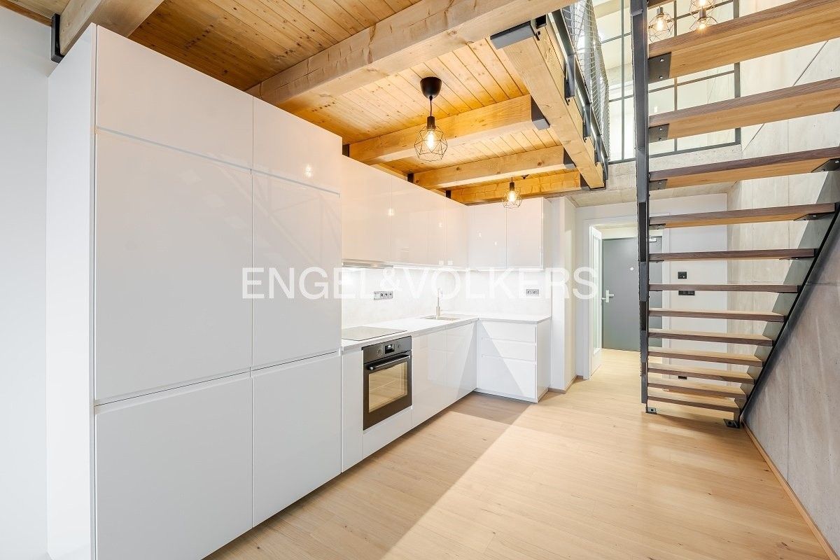 3+kk, Kolbenova, Praha, 66 m²