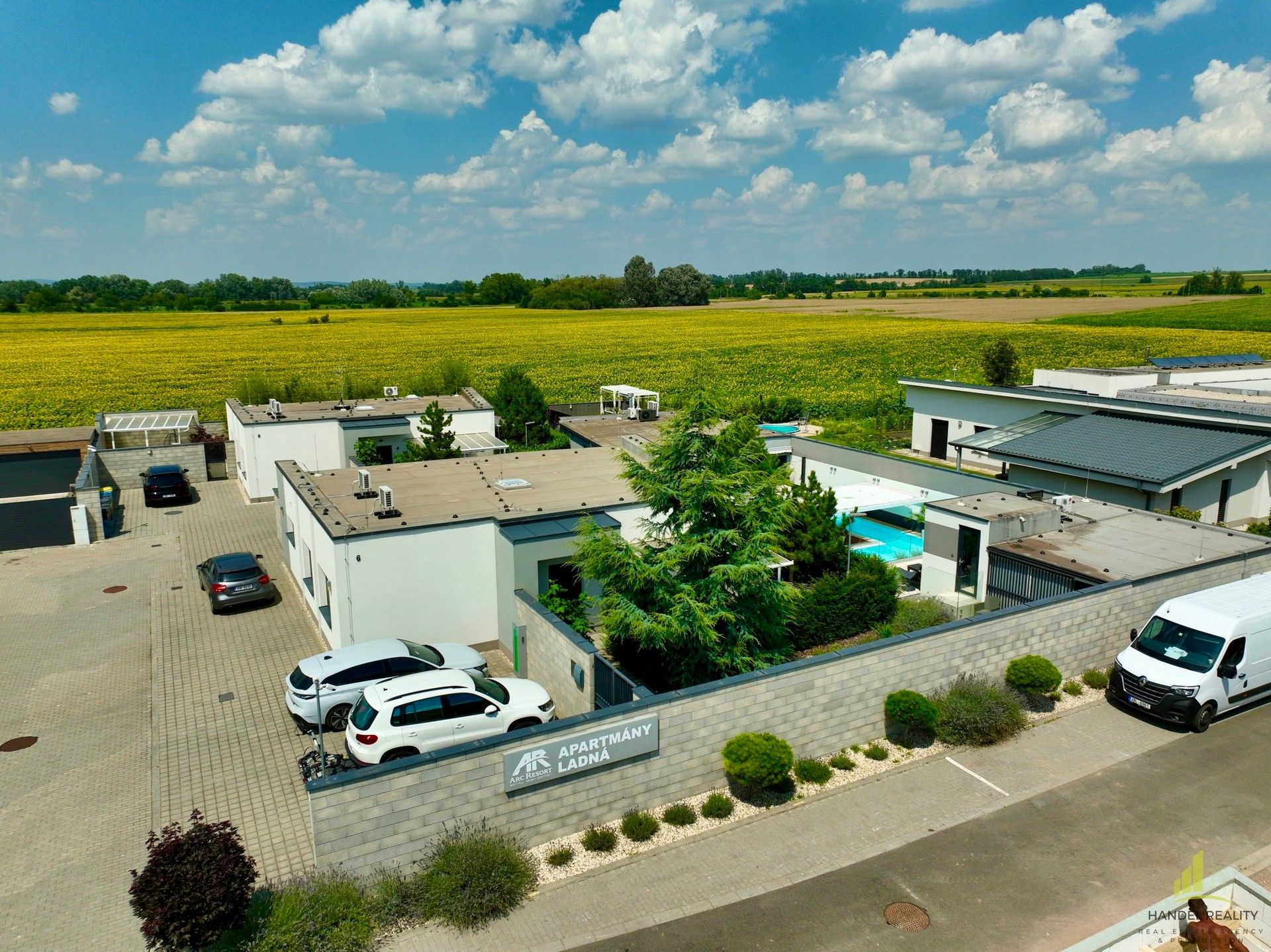 Ubytovací zařízení, Ovčačky, Ladná, 85 m²