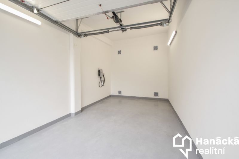 Pronájem garáž - U cukrovaru, Olomouc, 15 m²