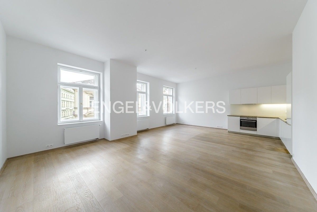 3+kk, Jungmannova, Praha, 102 m²