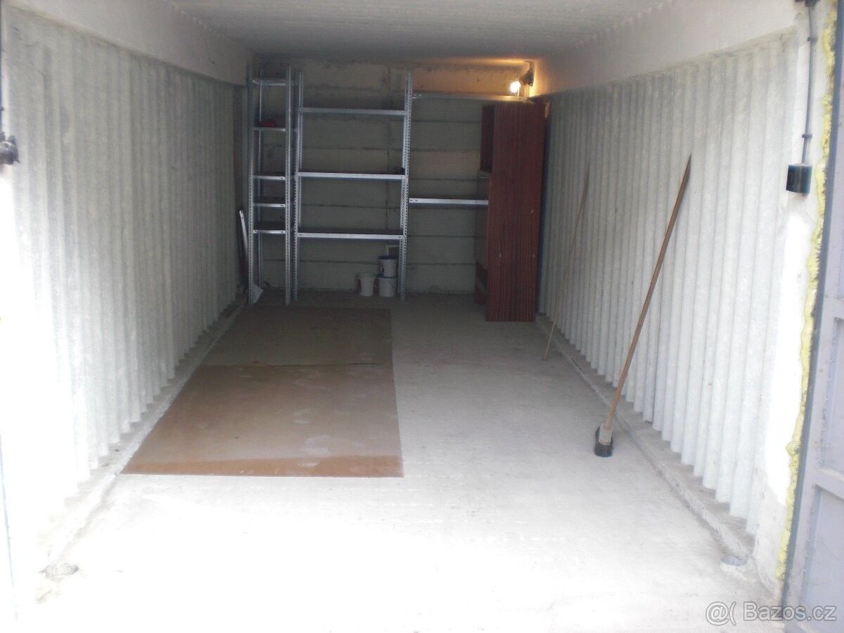 Garáže, Brno, 638 00