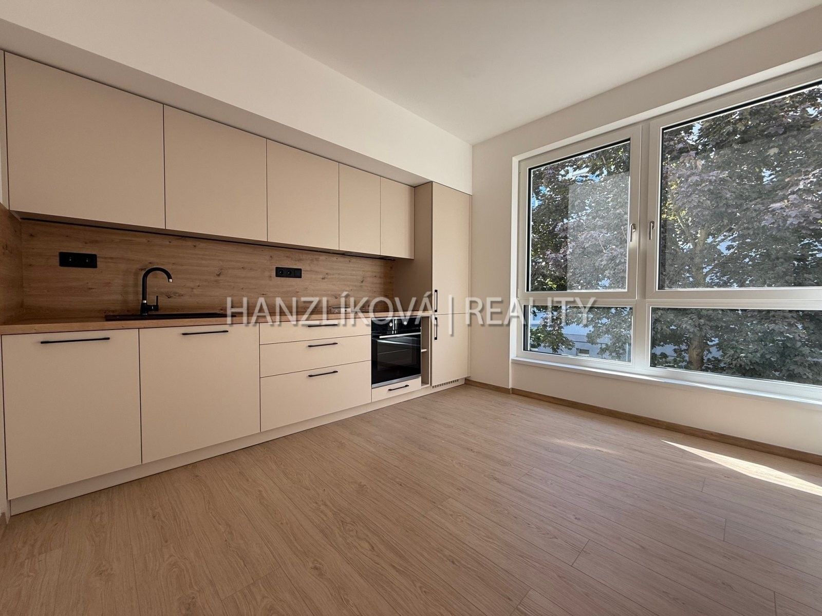 2+kk, Hálkova, České Budějovice 3, 36 m² - 1