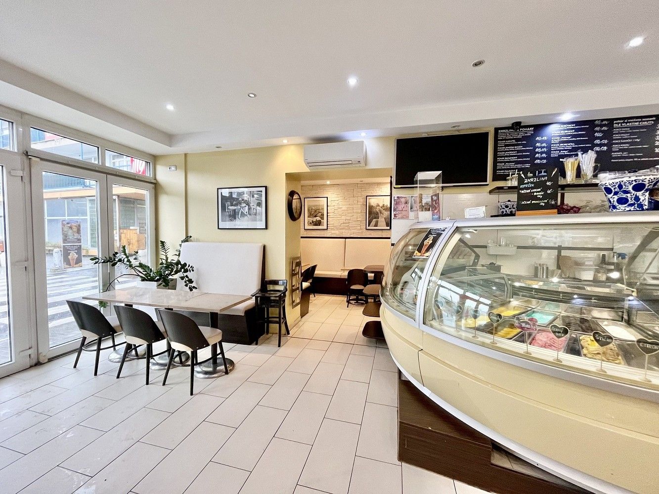 Restaurace · 102 m² · Štěchovice, okres Praha-západ - 4