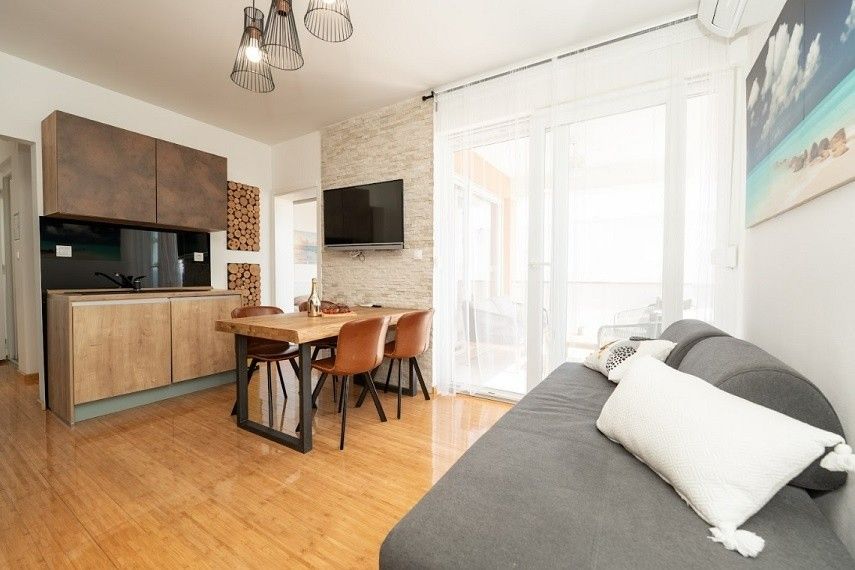 Prodej byt - 987 66, Zahraničí