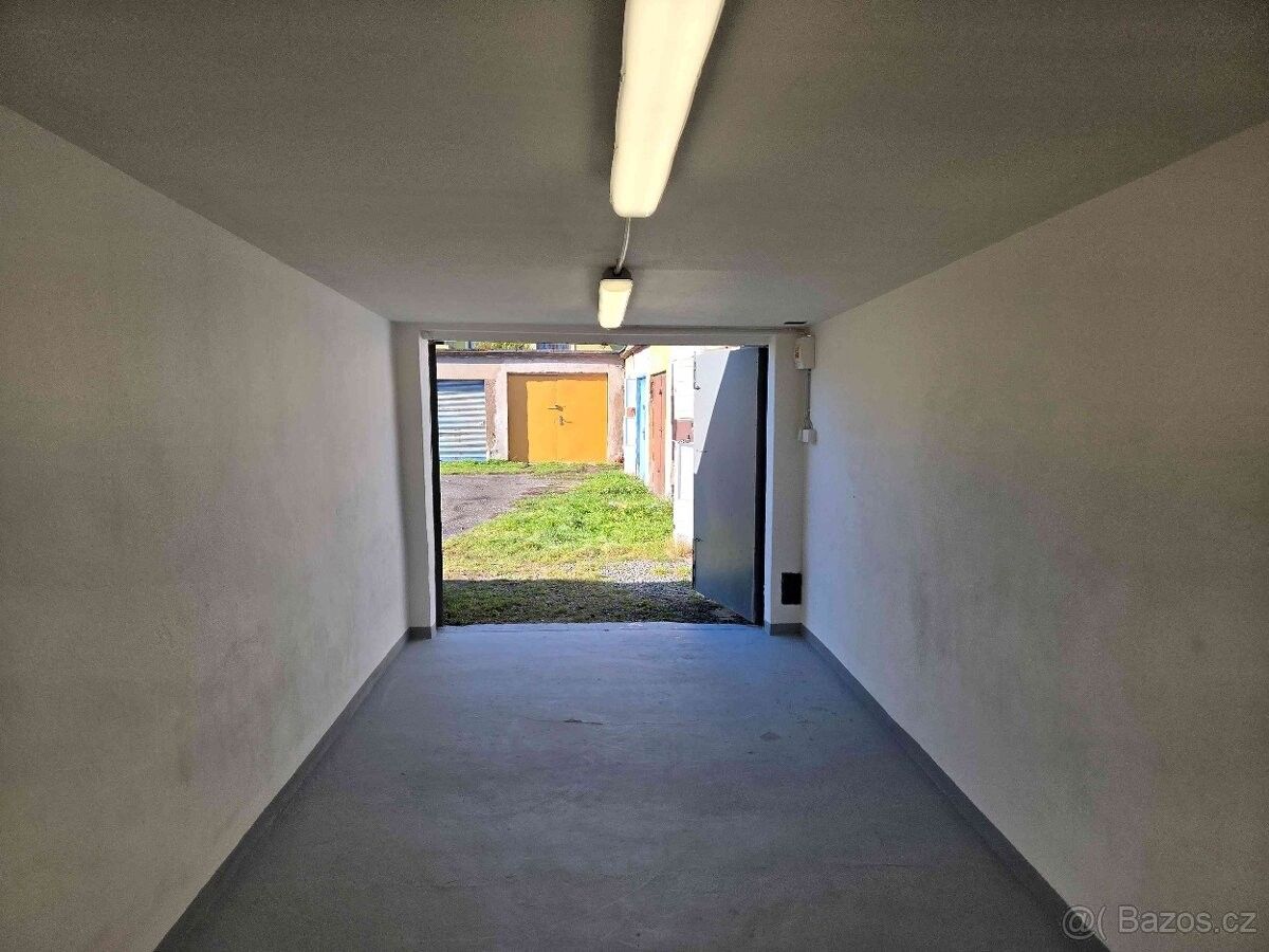 Garáže, Ostrava, 709 00