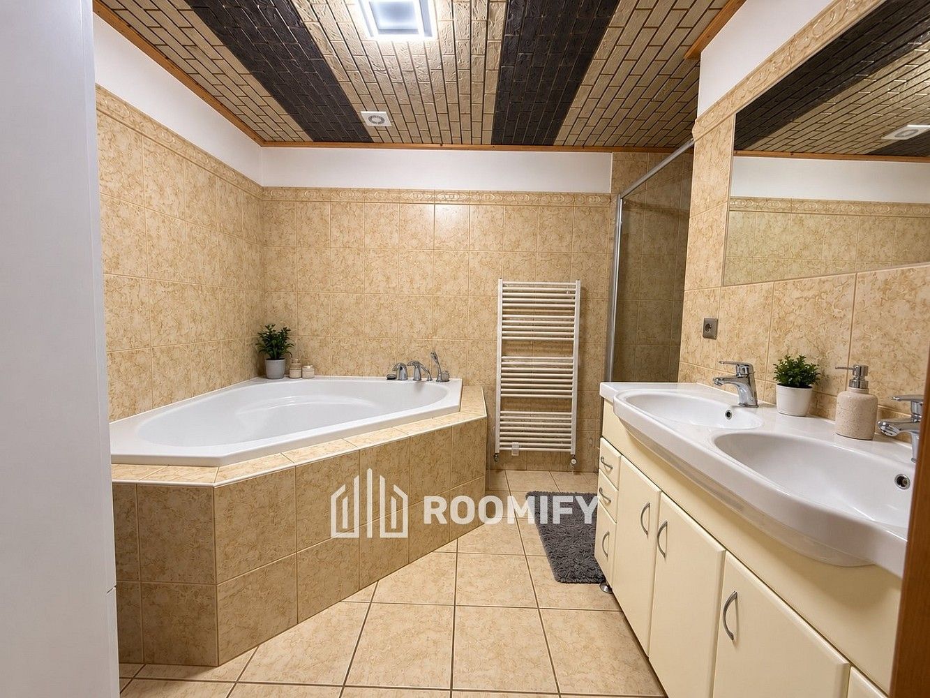 Prodej rodinný dům - Dlouhá, Lenešice, okres Louny, 200 m² - 5