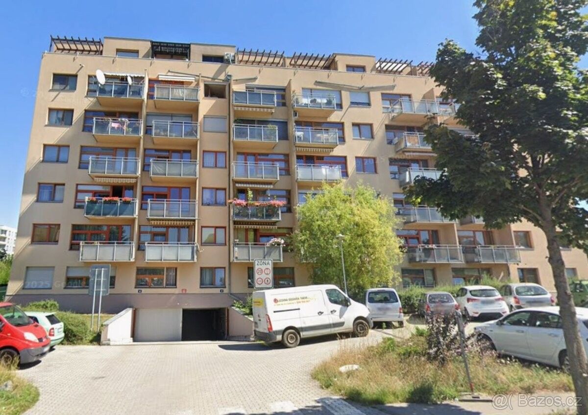 Garáže, Praha, 152 00