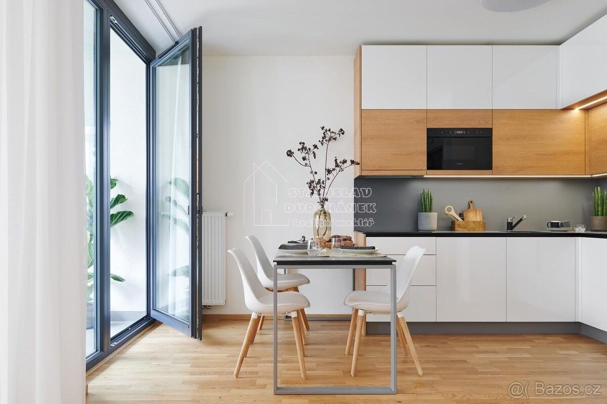 Pronájem byt - Praha, 180 00