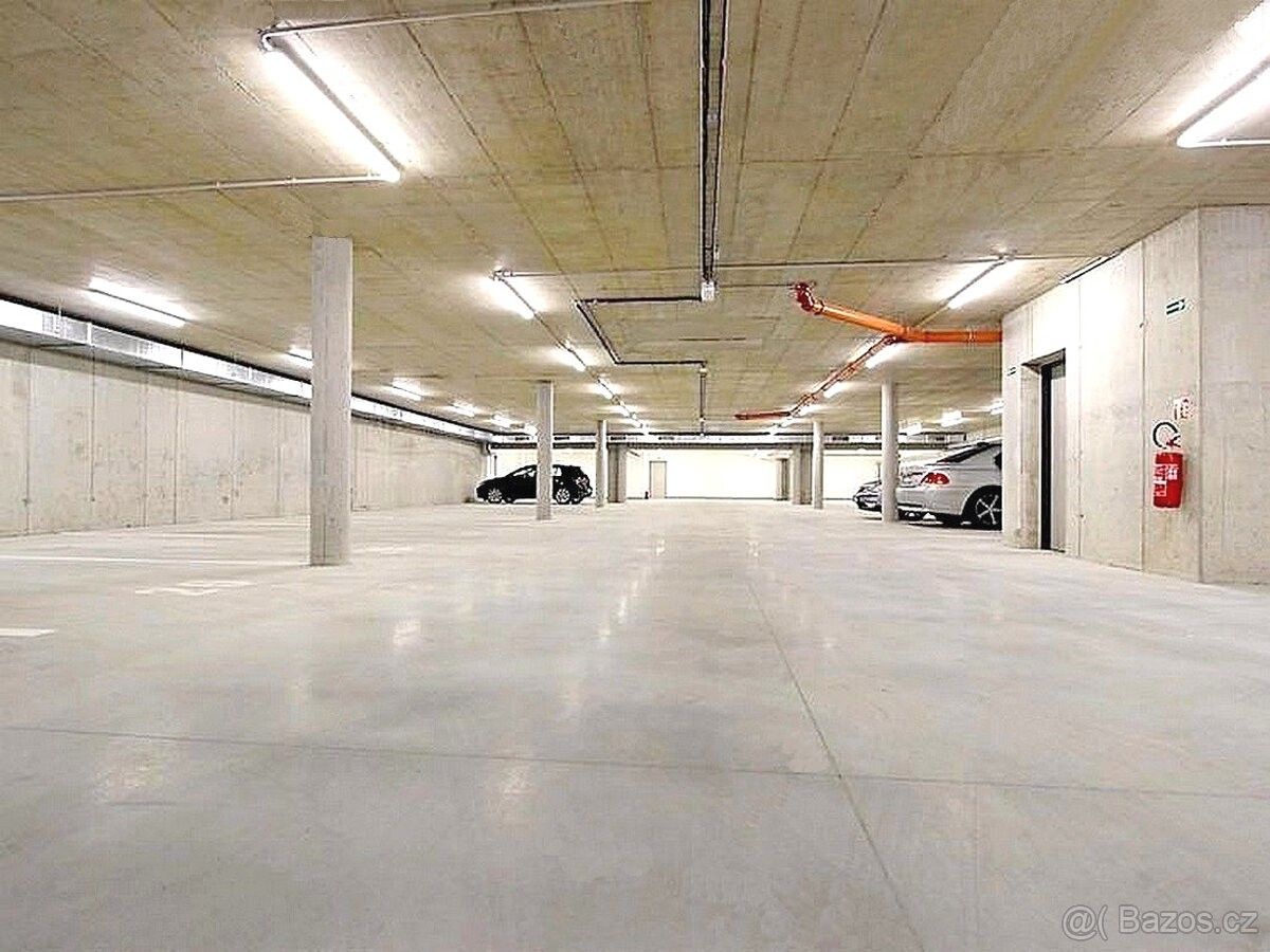 Garáže, Brno, 625 00 - 2
