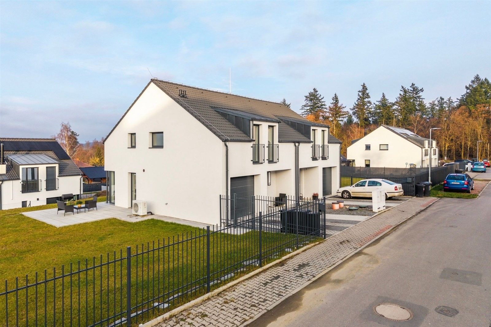 Rodinné domy, Komorní Hrádek, Chocerady, 163 m²