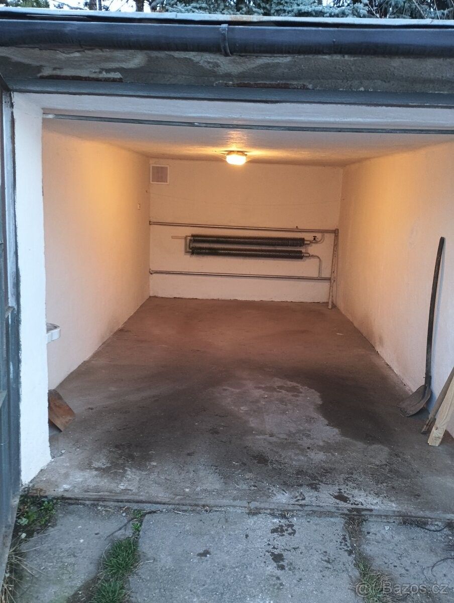 Pronájem garáž - Hodonín, 695 01