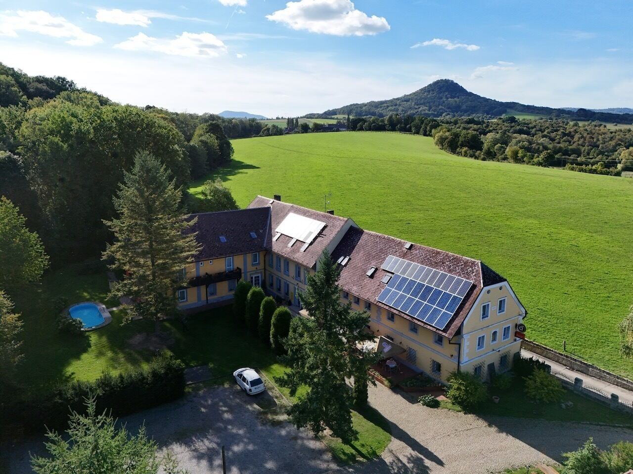 Ubytovací zařízení · 1 100 m² · Blíževedly Litice - 1