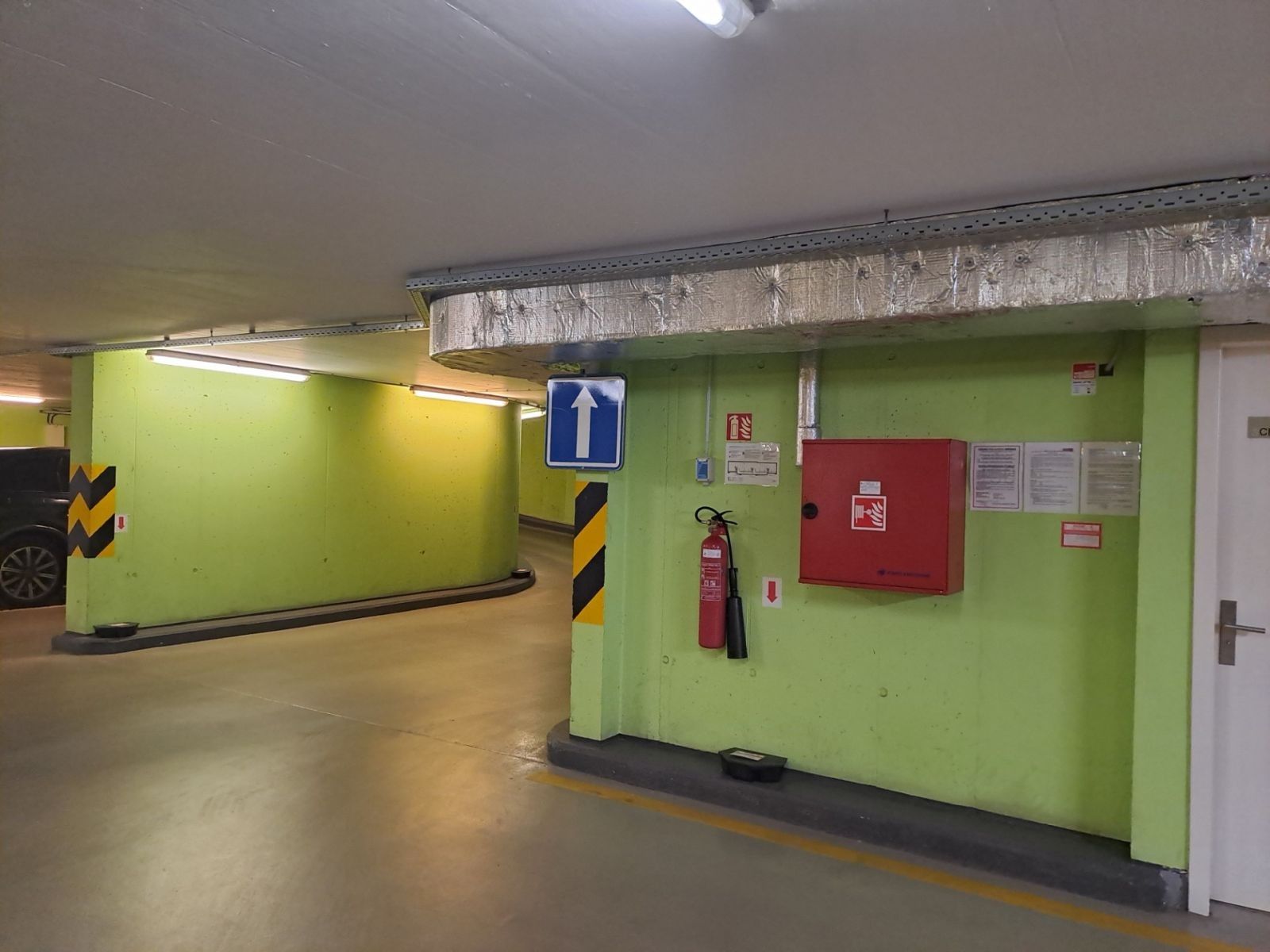 Pronájem garáž - Šaldova, Praha - Karlín, 12 m² - 2