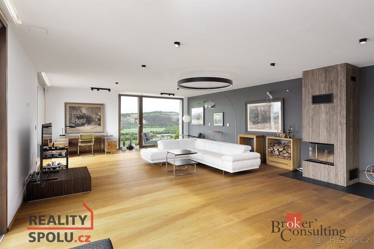 Rodinné domy, Tmaň, 267 21