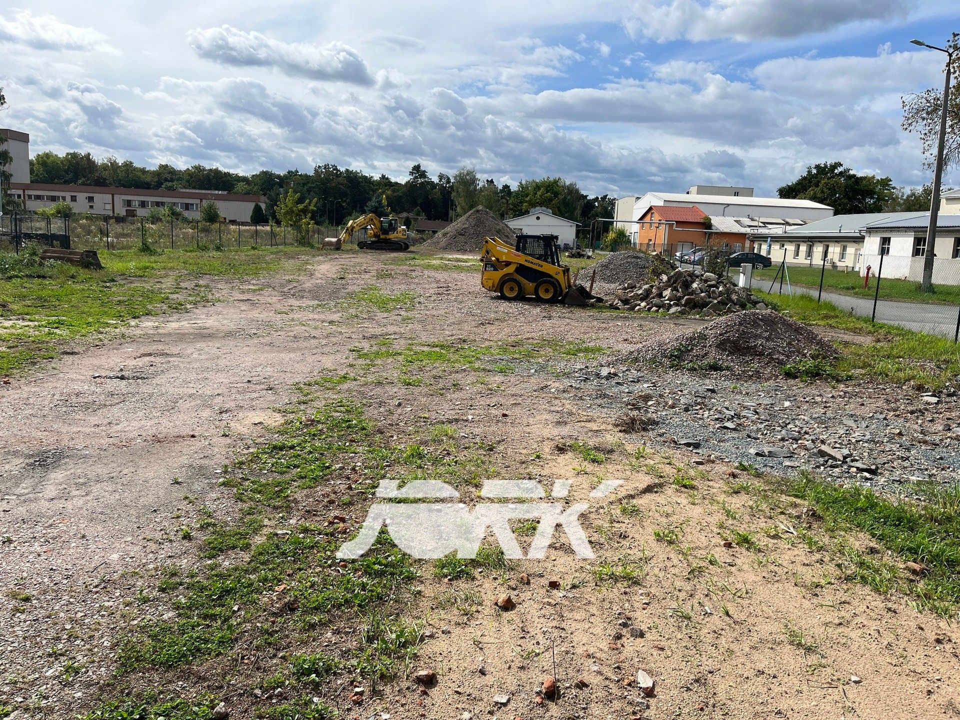 Prodej komerční pozemek - Semtín, Pardubice, 2 885 m²