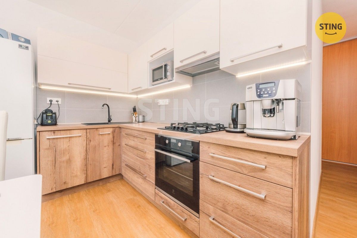 3+1, nábřeží Závodu míru, Pardubice Zelené Předměstí, 74 m² - 2