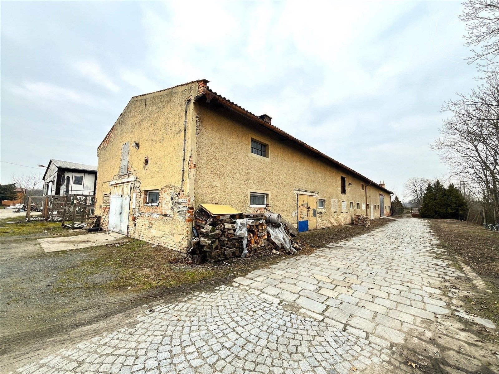 Sklady, Záříčí, 70 m²